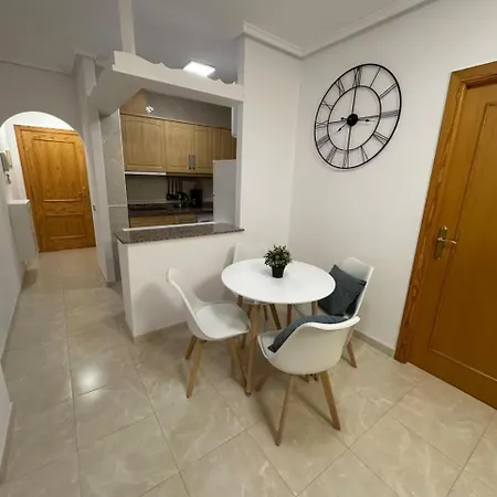 Del Cura With Balcony & Pool Apartment Torrevieja