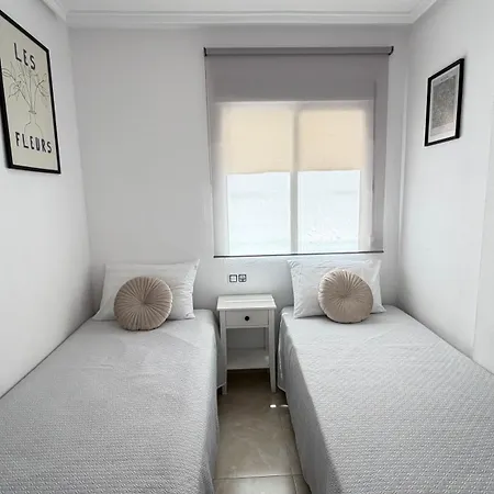 Del Cura With Balcony & Pool Torrevieja