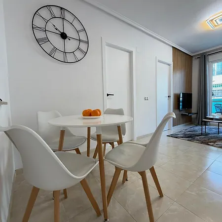 Del Cura With Balcony & Pool Apartment Torrevieja
